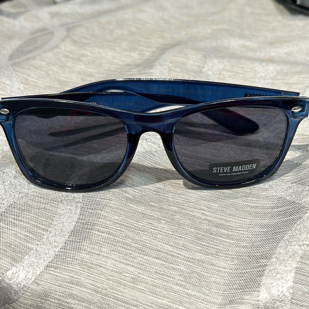 Steve Madden Blue Full rim Square Branded Sunglasses 100% UV Protection Medium